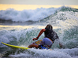  Fotografie Attraktion  Gute Bedingungen für Surfer am Medewi Beach