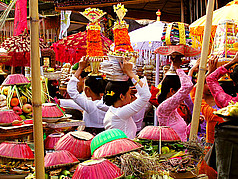  Foto Reiseführer  Die Tempelfeste Odalan machen einen Großteil der Feiern Balis aus
